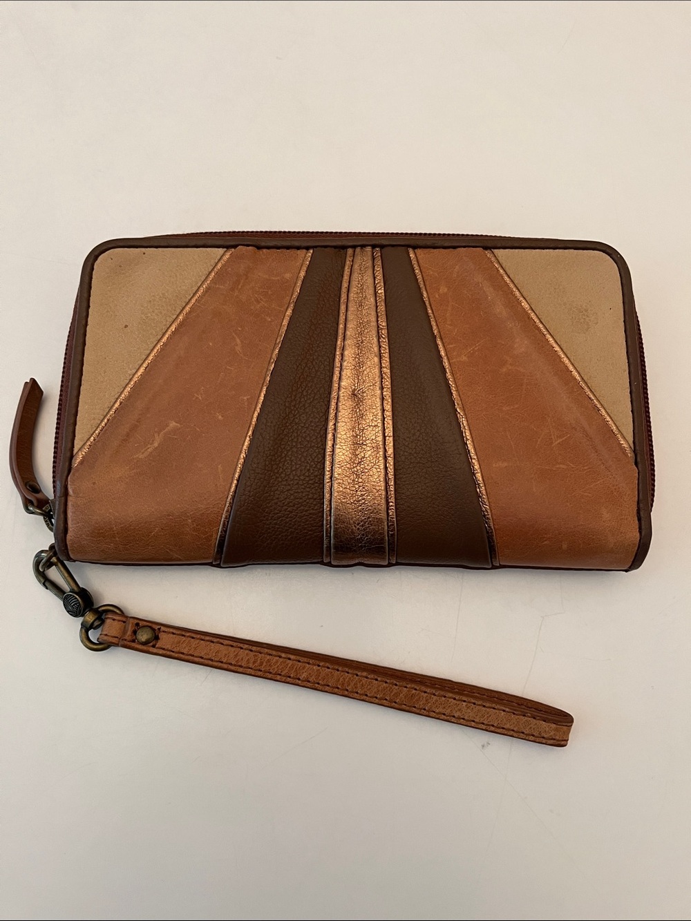 The Sak Silverlake City Zip Around Phone Wristlet, retro brown leather sunburst